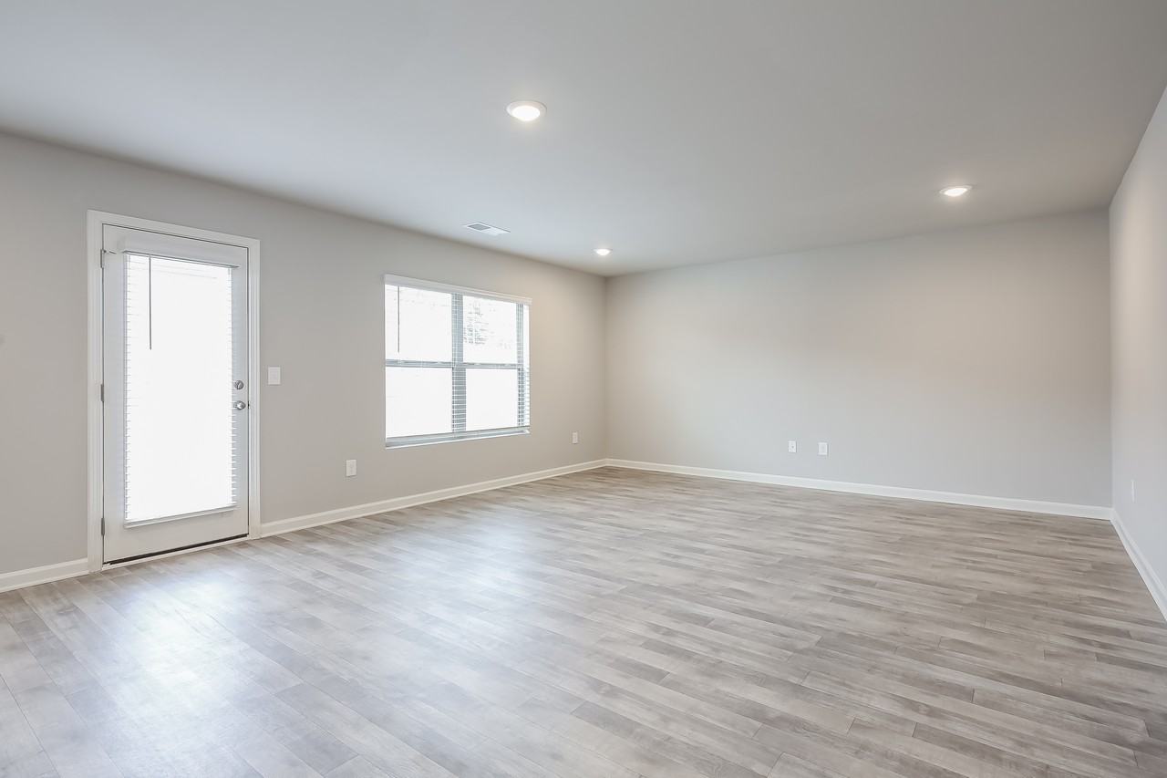 931 Equine Dr - Photo 3 of 16