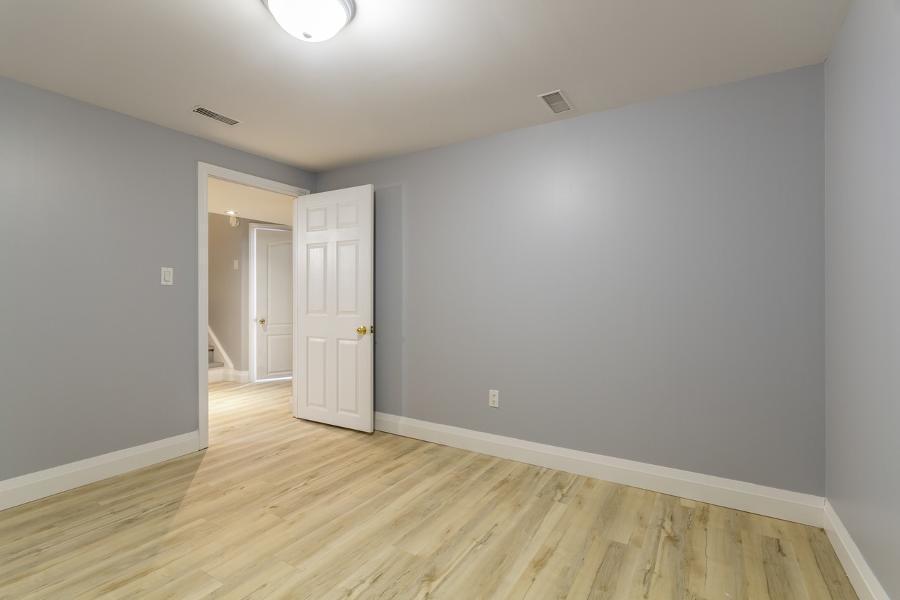 3926 Midhurst Lane - Photo 5 of 14