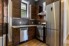 752 Onderdonk Ave #3L - Photo 1 of 1