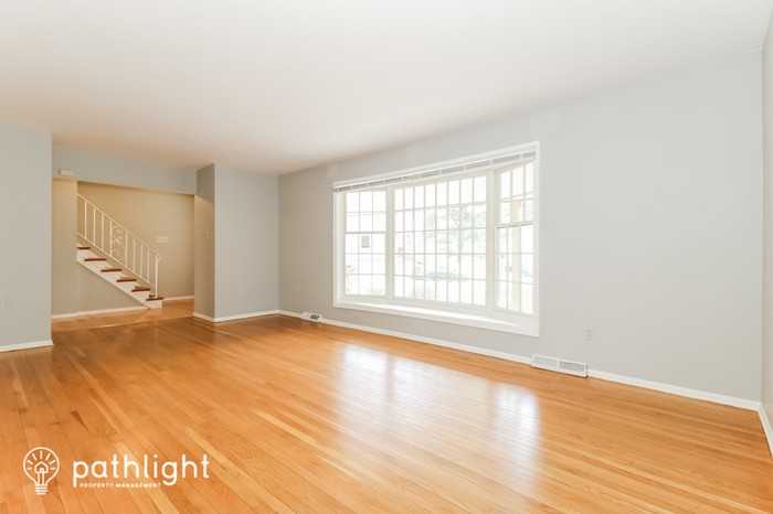 745 Windsor Pl - Photo 3 of 18