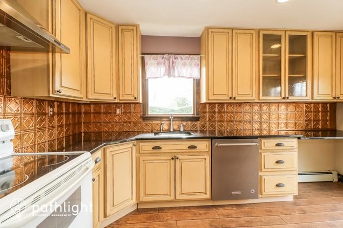 878 Linden Ave - Photo 2 of 18