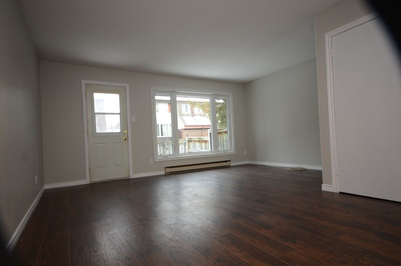 1340 Cedarcroft Crescent - Photo 3 of 17