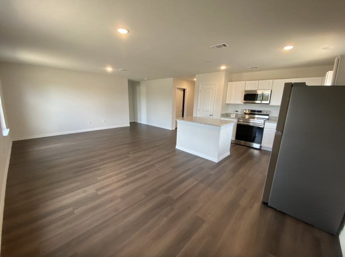 413 E Hull St #1 - Photo 6 of 22