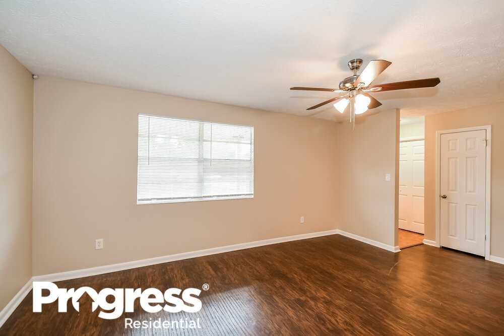 11042 Bacall Rd W - Photo 3 of 17