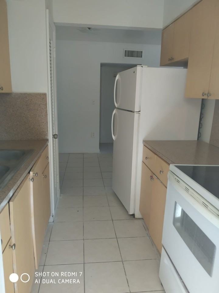 1980 Ne 168th St #4 - Photo 4 of 5