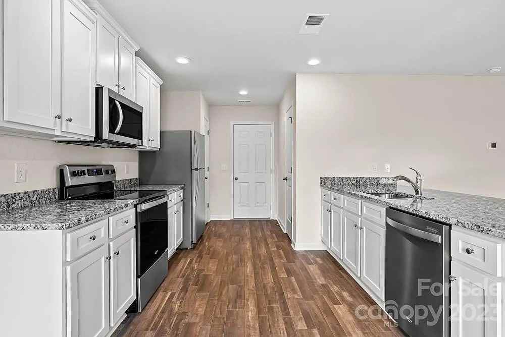 1140 Nia Rd - Photo 4 of 36