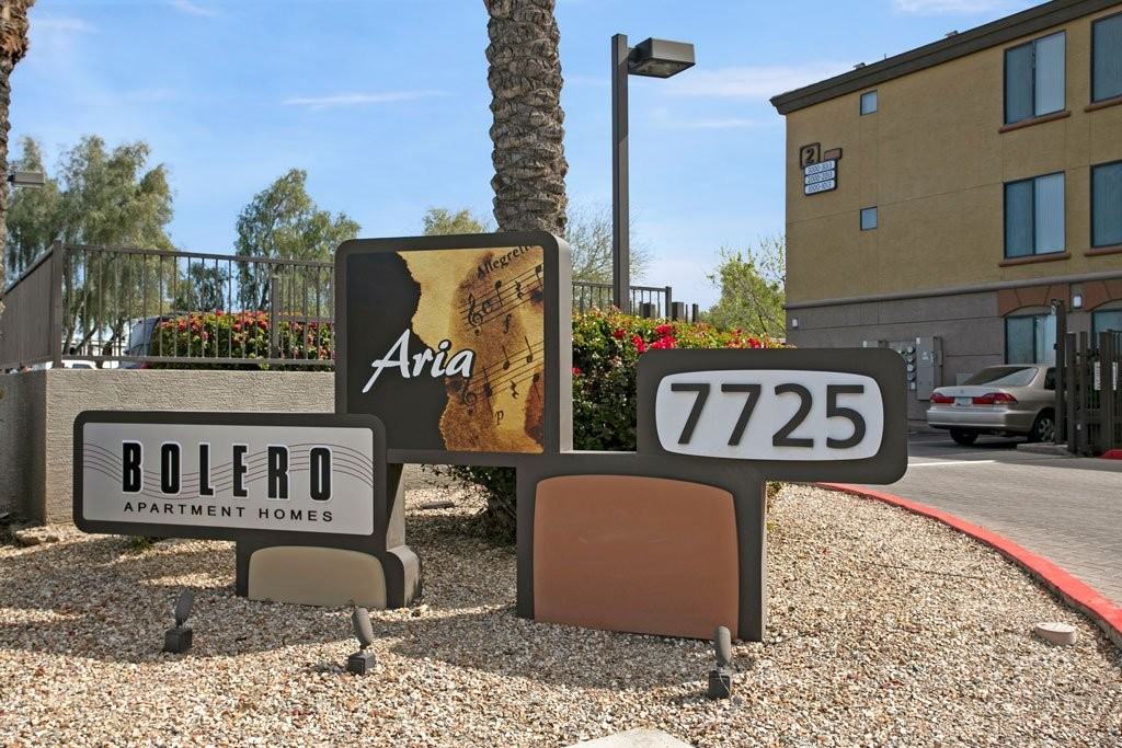 Bolero - Photo 2 of 18