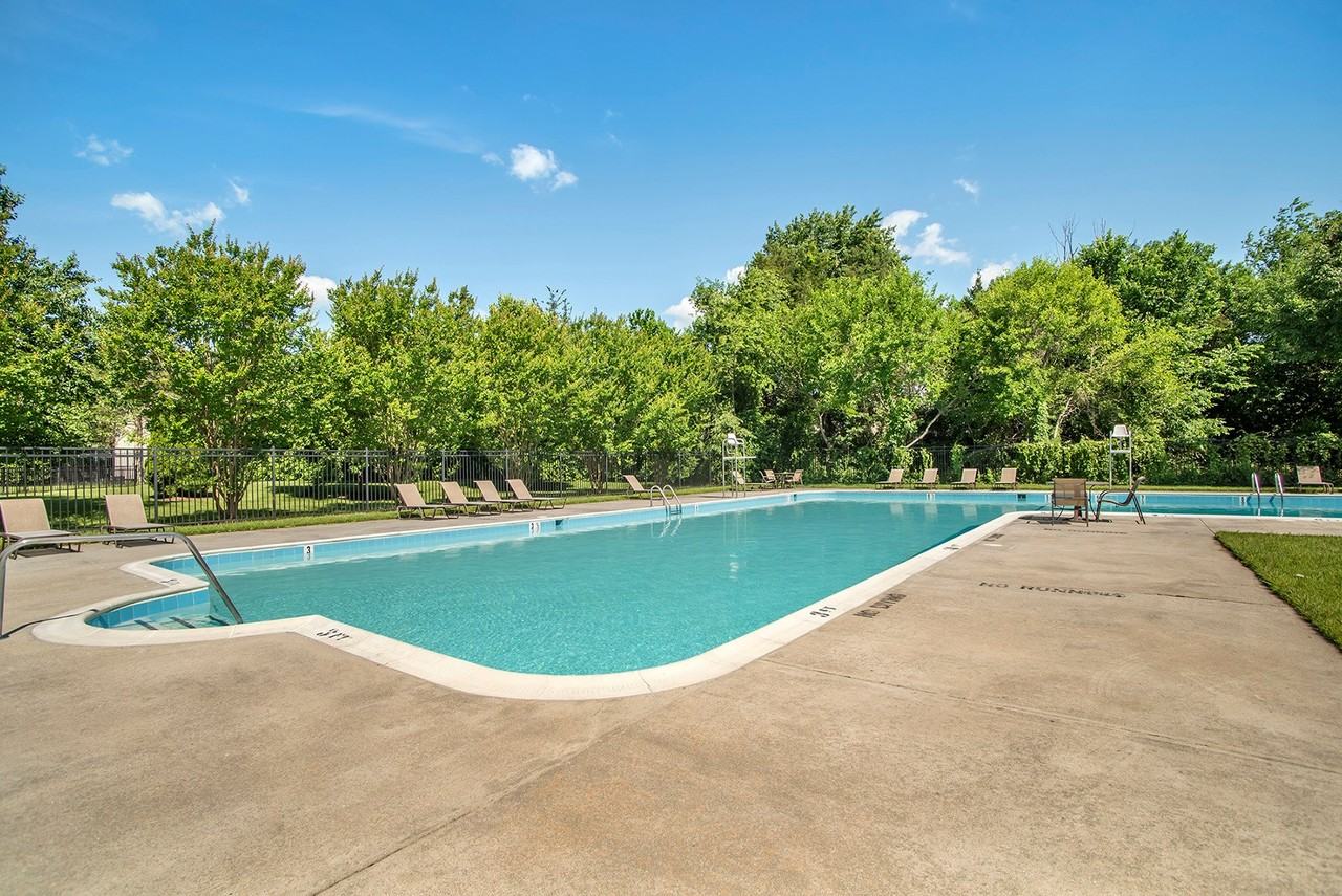 The Manor/The Manor East Apartments - Photo 2 of 30