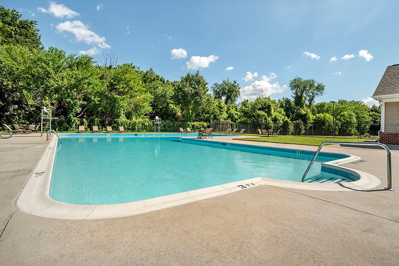 The Manor/The Manor East Apartments - Photo 3 of 30