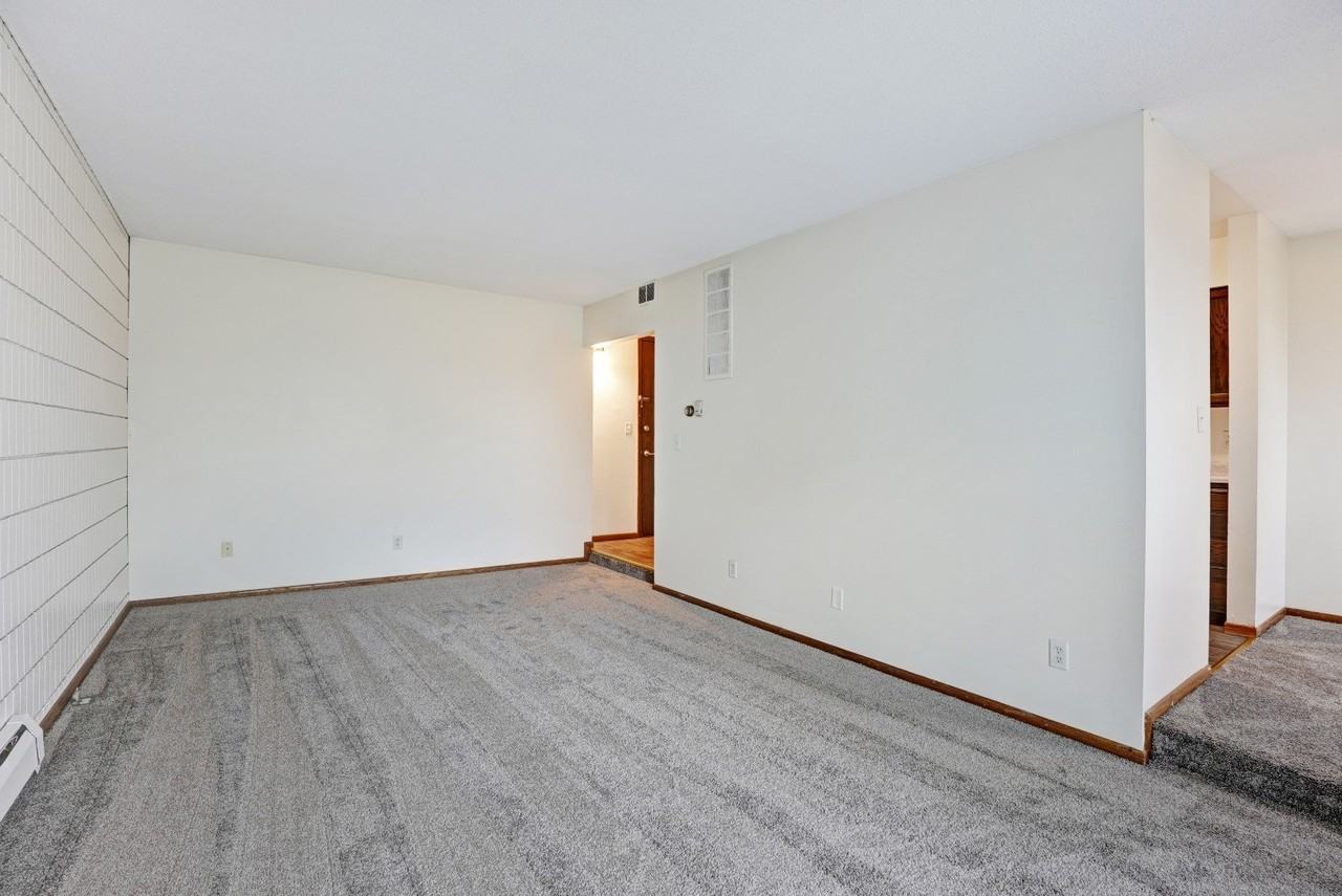 Masada Manor - Photo 6 of 14