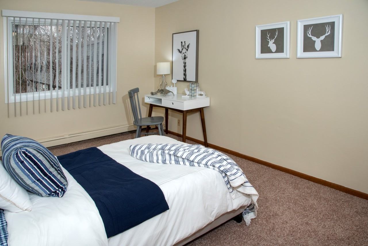 River 10 Apartments - Photo 6 of 43