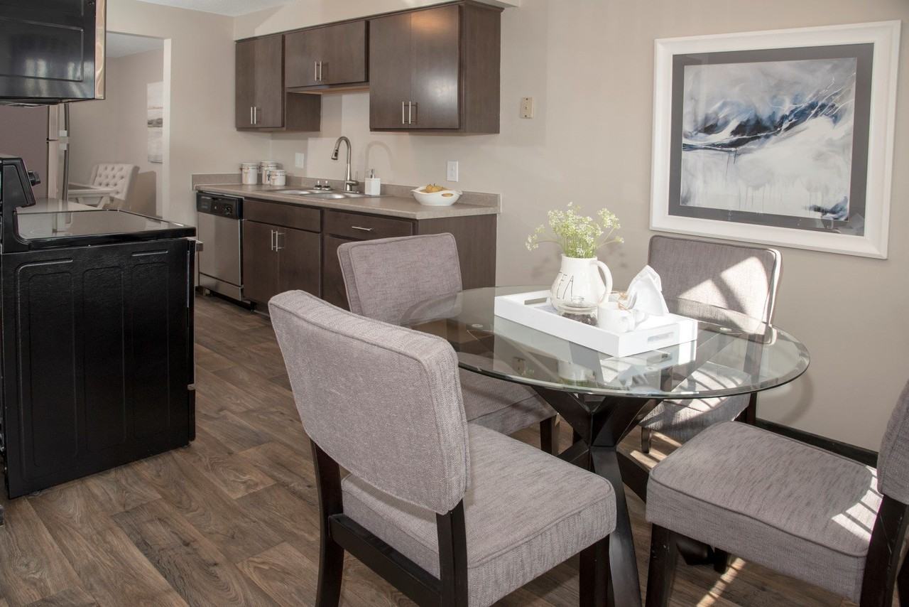 Chateau Apartments - Photo 5 of 28