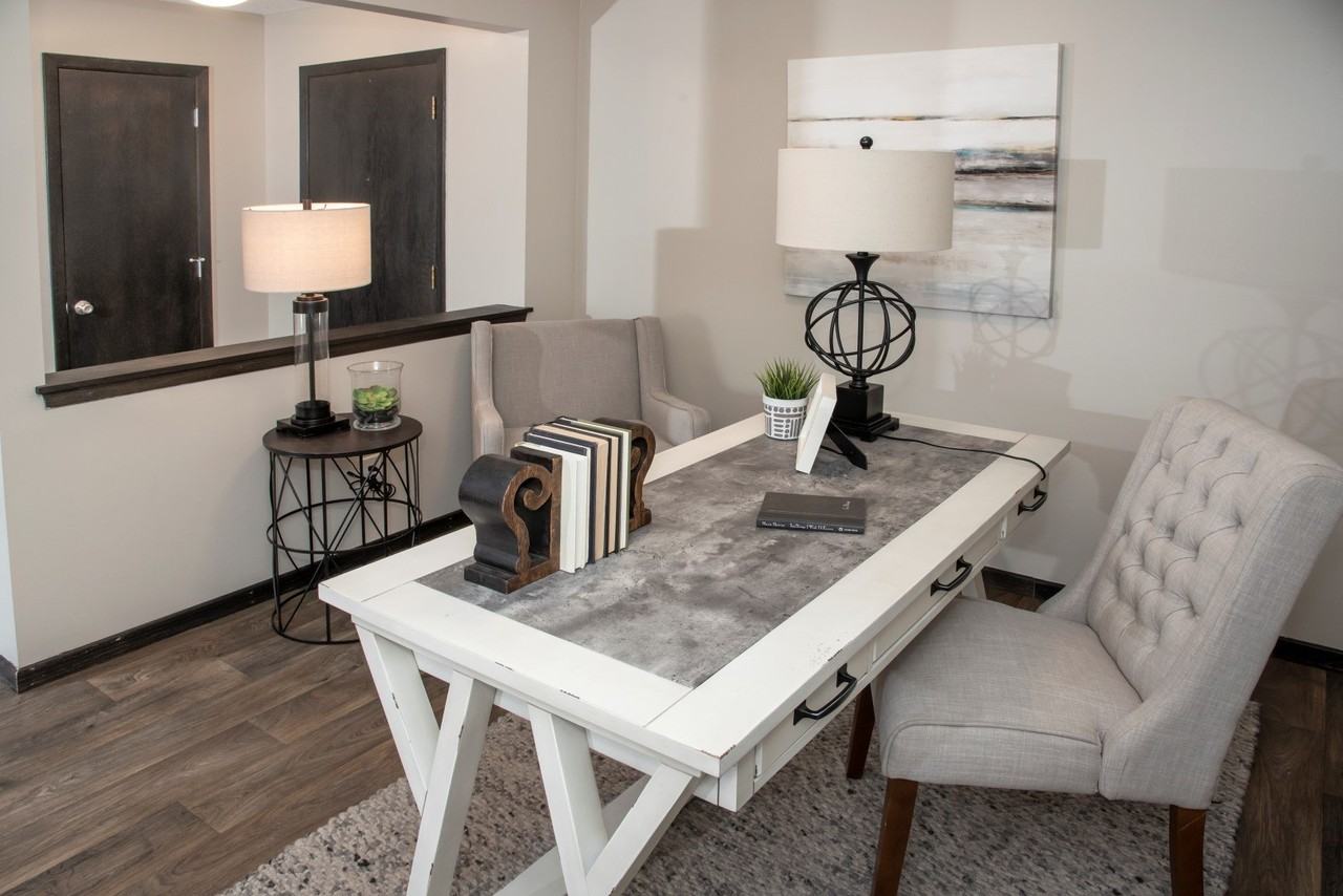 Chateau Apartments - Photo 7 of 28