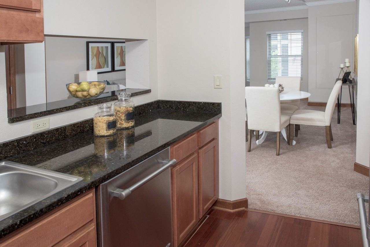 Cornelia Place - Photo 4 of 48