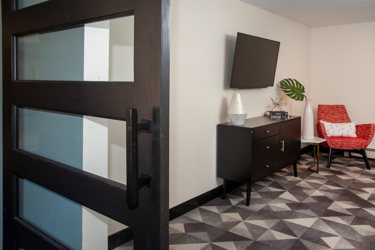 Eagan Place - Photo 5 of 44