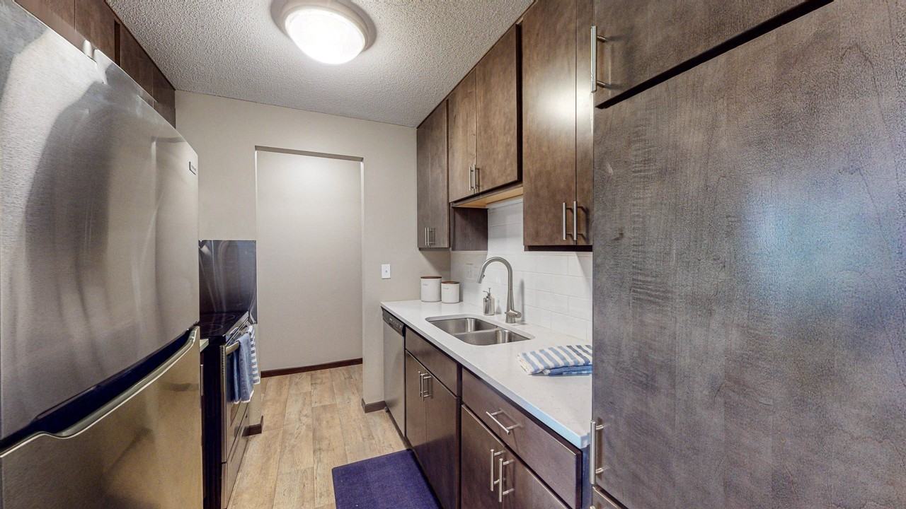 Shoreview Grand - Photo 3 of 50