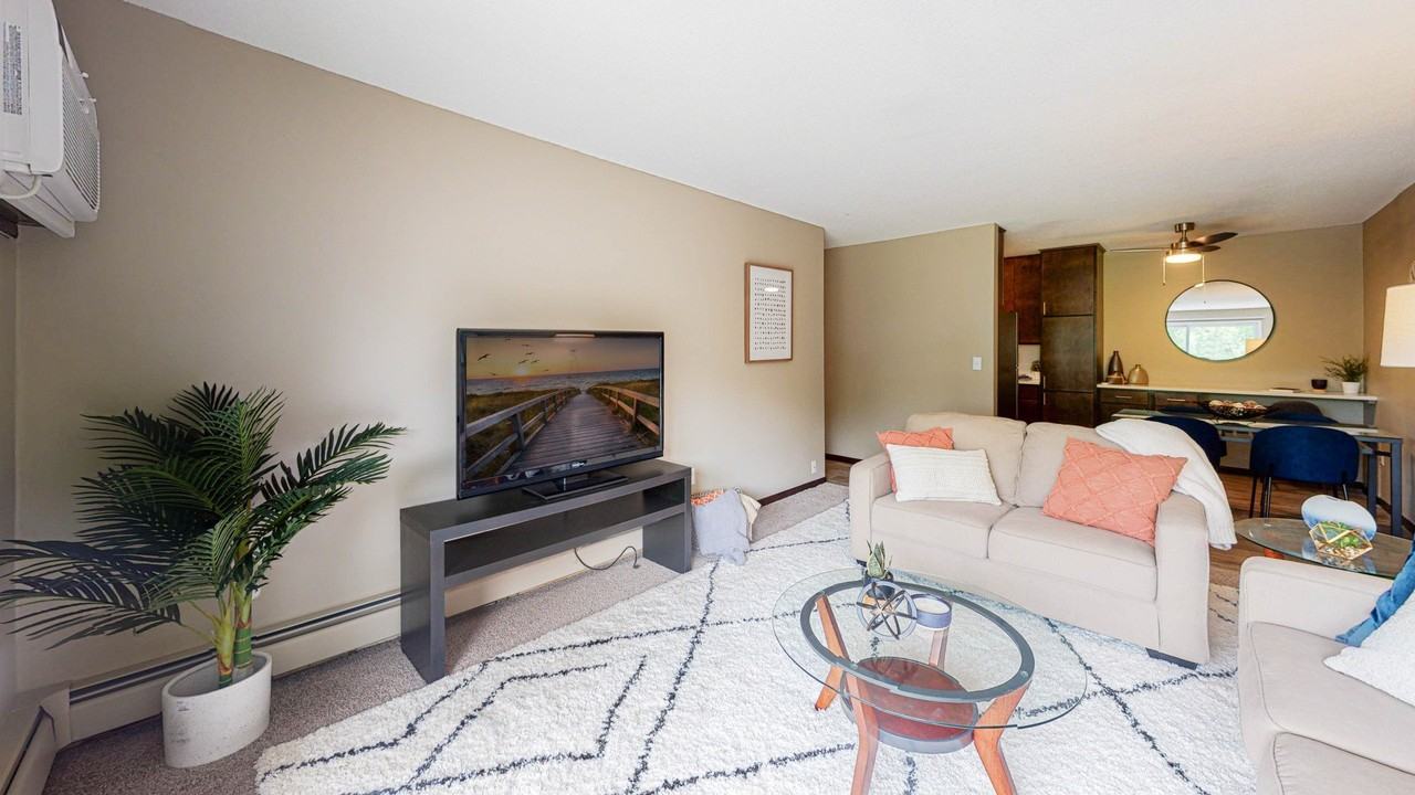 Shoreview Grand - Photo 7 of 50