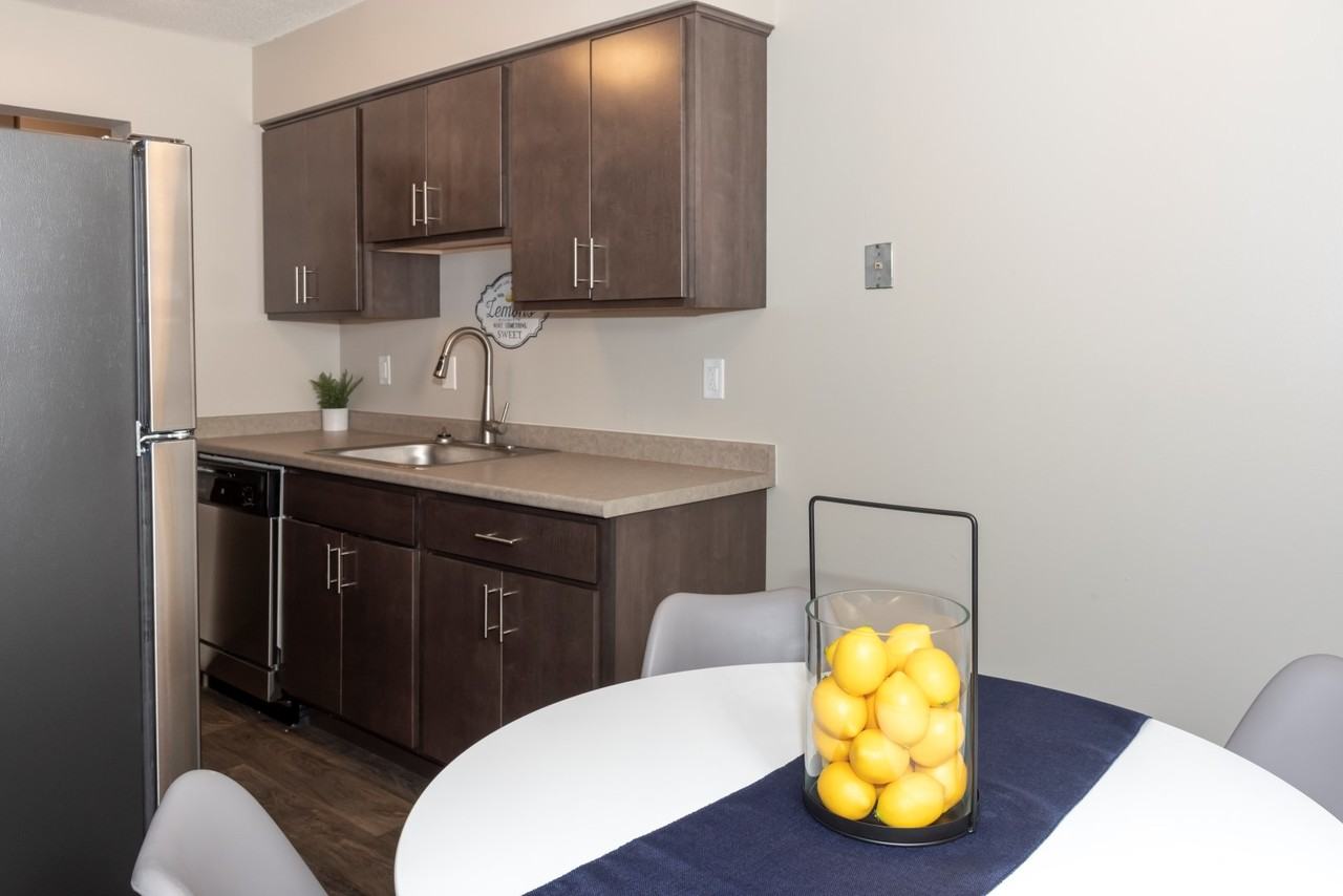 Oakdale Apartments - Photo 3 of 33