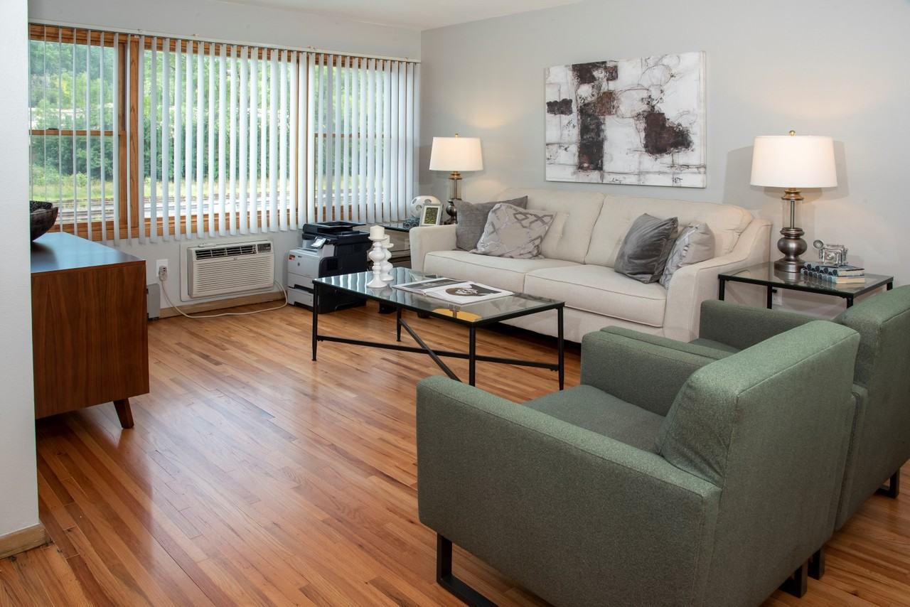 South Highland - Photo 3 of 24