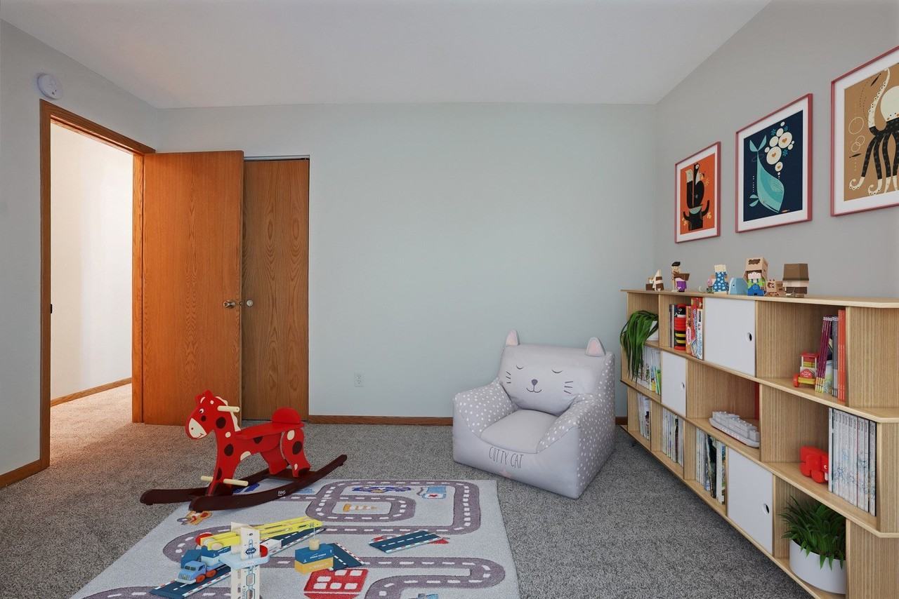 Metropolitan Towers - Photo 7 of 20