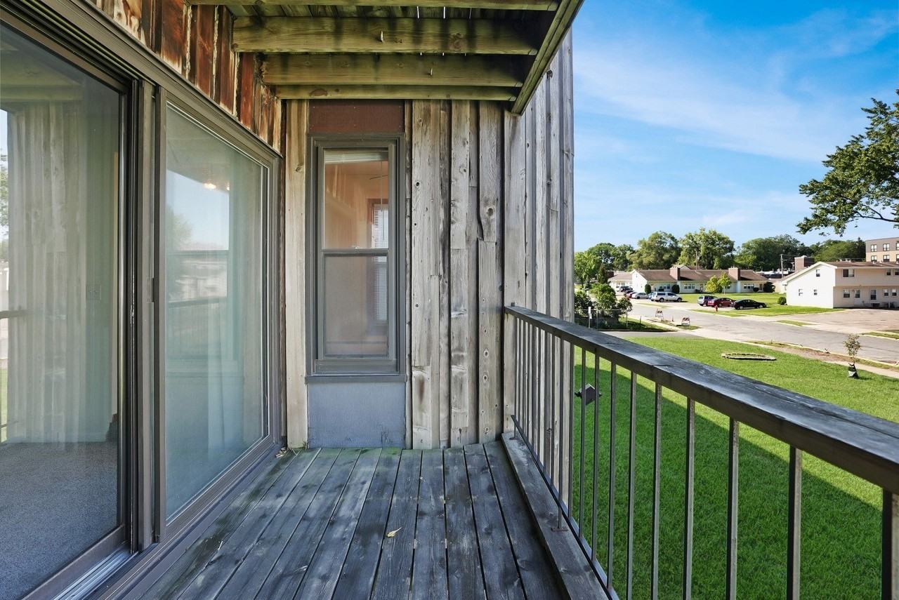 Metropolitan Towers - Photo 6 of 20