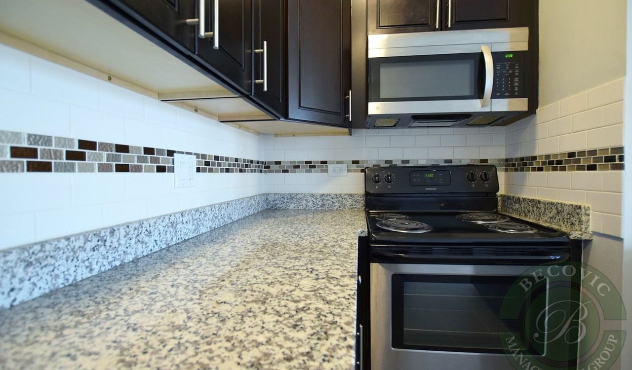 The Dickens Courtyard - Photo 4 of 49