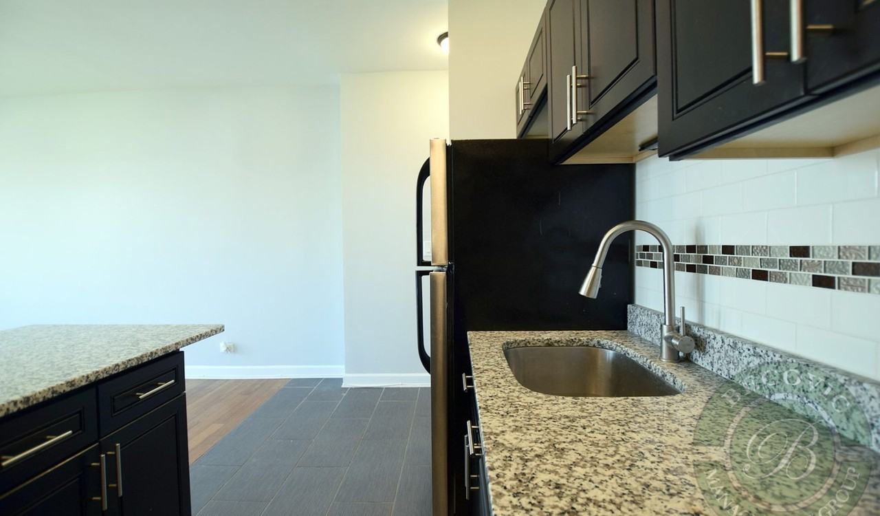 The Dickens Courtyard - Photo 6 of 49