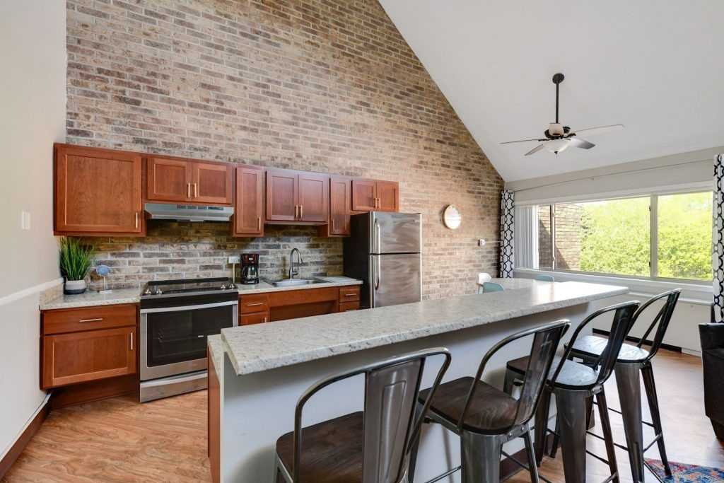 Manor Royal Apartments - Photo 2 of 50