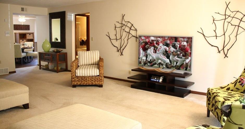 Bristol Square Apartments - Photo 5 of 50