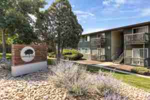 featured image of 1039 S Parker Rd