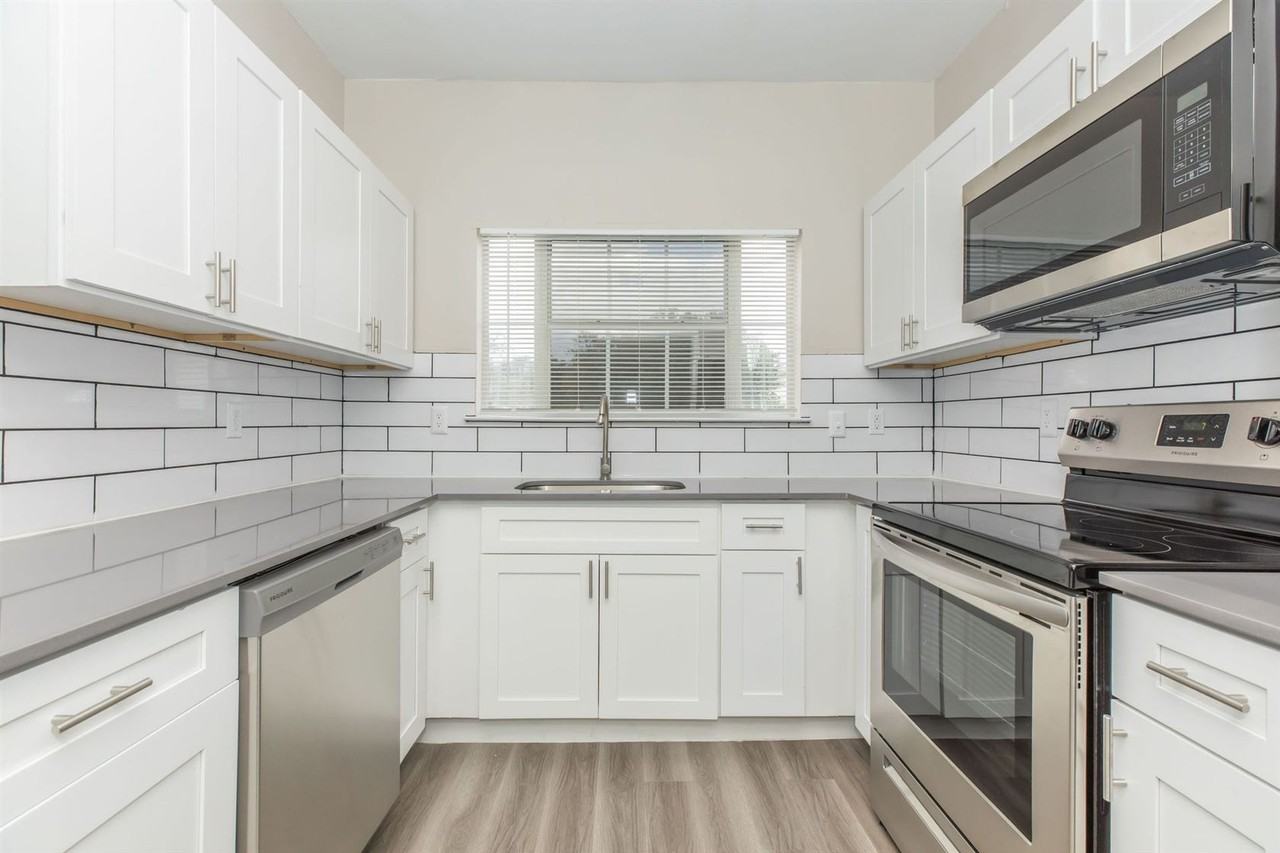 Tides at Bear Creek Apartments 700 E Ash Ln, Euless, TX 76039 Zumper