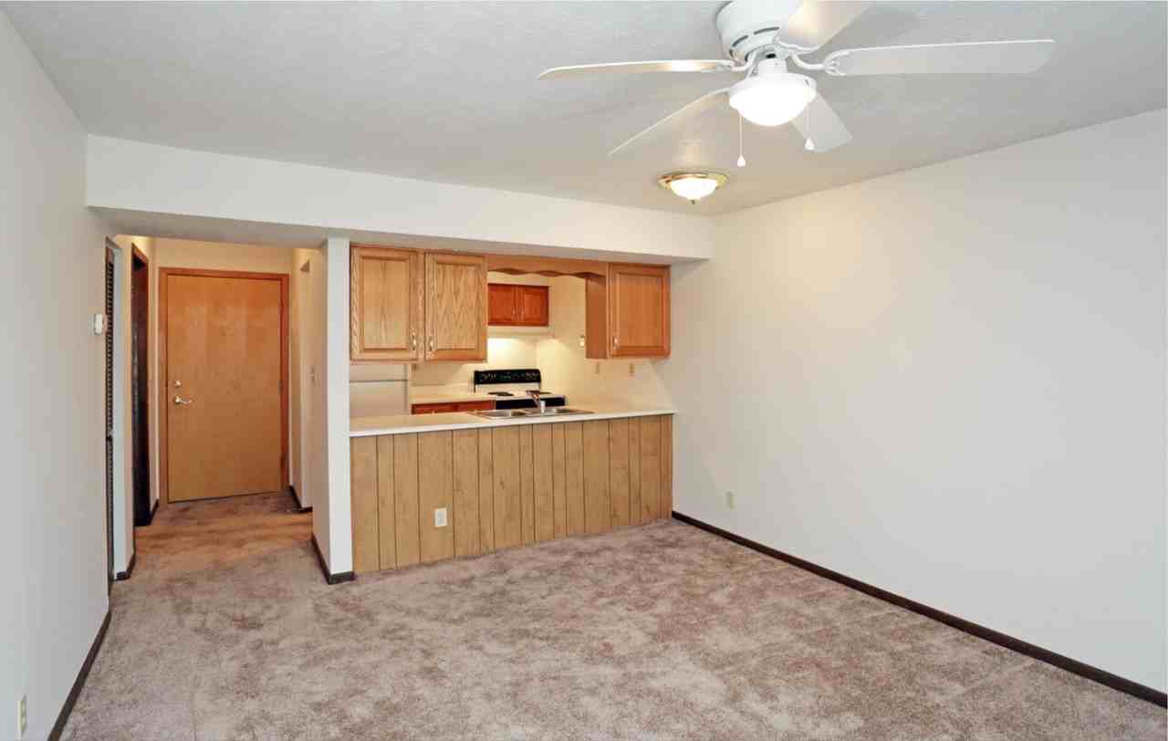 Plaza 93 Apartments - Photo 3 of 50