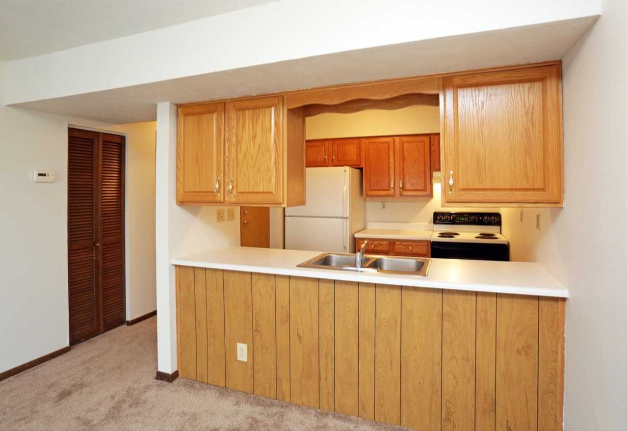 Plaza 93 Apartments - Photo 4 of 50