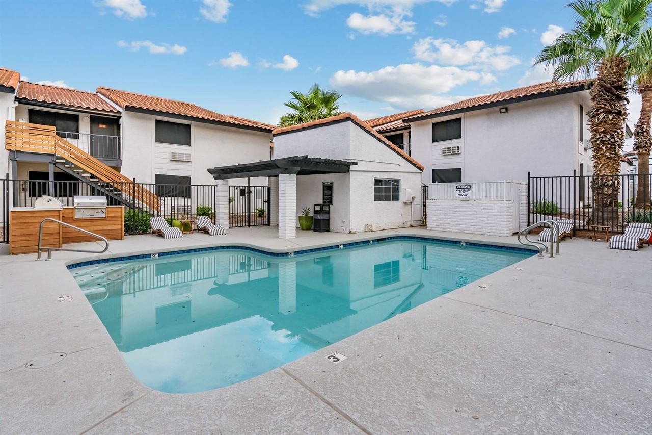 Tides at Papago - Photo 3 of 50