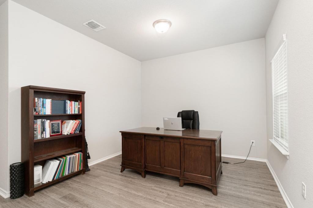 556 Long Leaf Drive - Photo 4 of 24