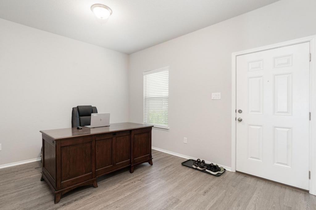 556 Long Leaf Drive - Photo 5 of 24