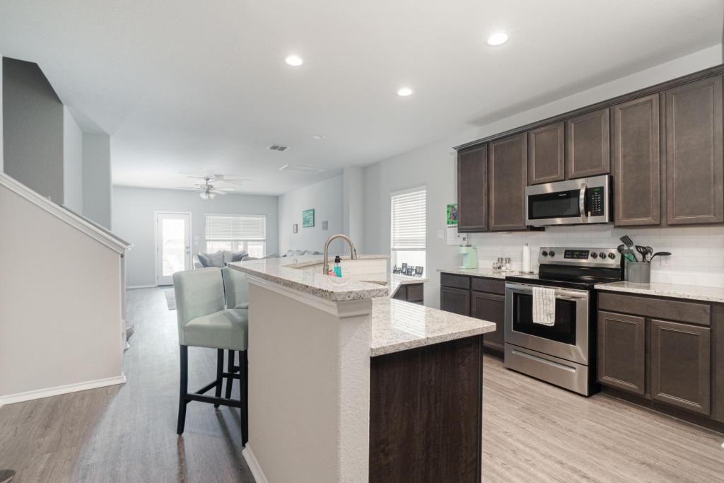 556 Long Leaf Drive - Photo 6 of 24