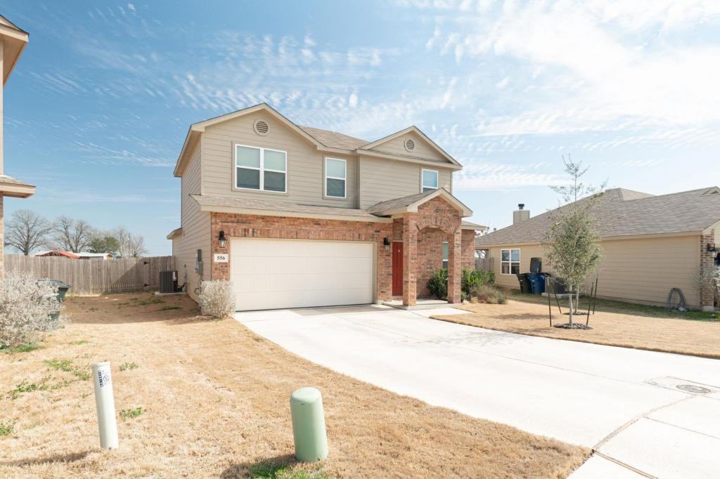 556 Long Leaf Drive - Photo 2 of 24