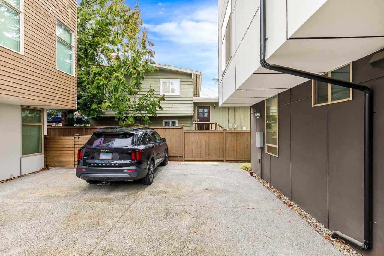 2830 Sw Dakota St #C - Photo 3 of 25