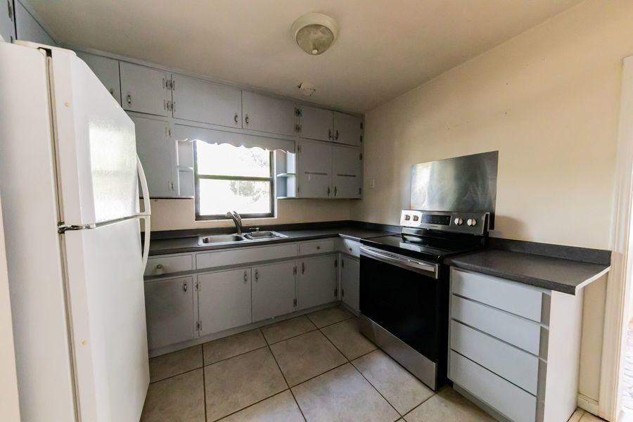 912 E Palmetto St - Photo 3 of 8