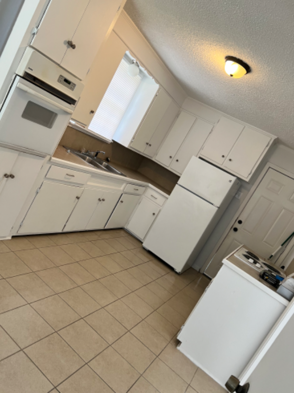 4242 Monroe Ave - Photo 4 of 9