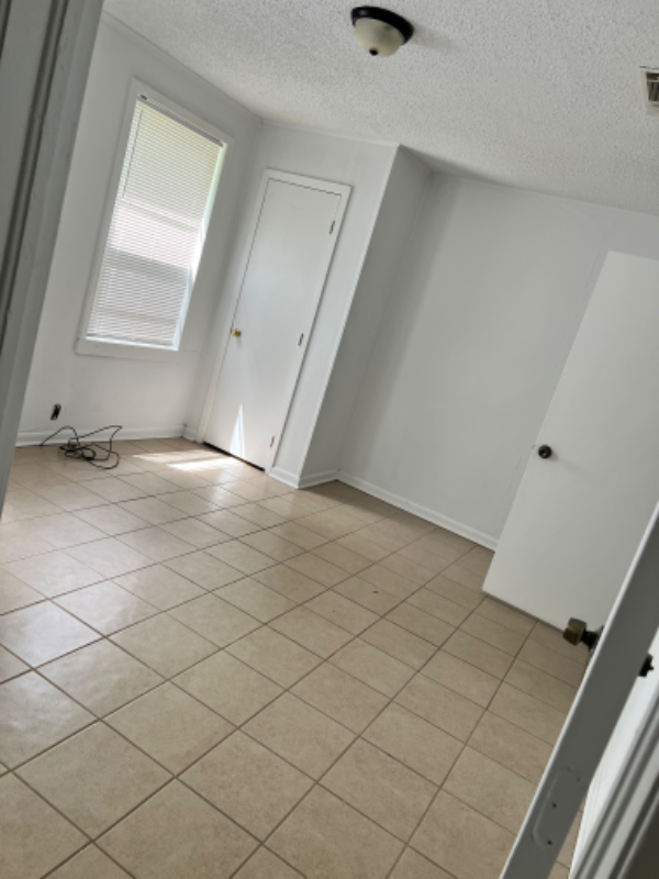 4242 Monroe Ave - Photo 6 of 9