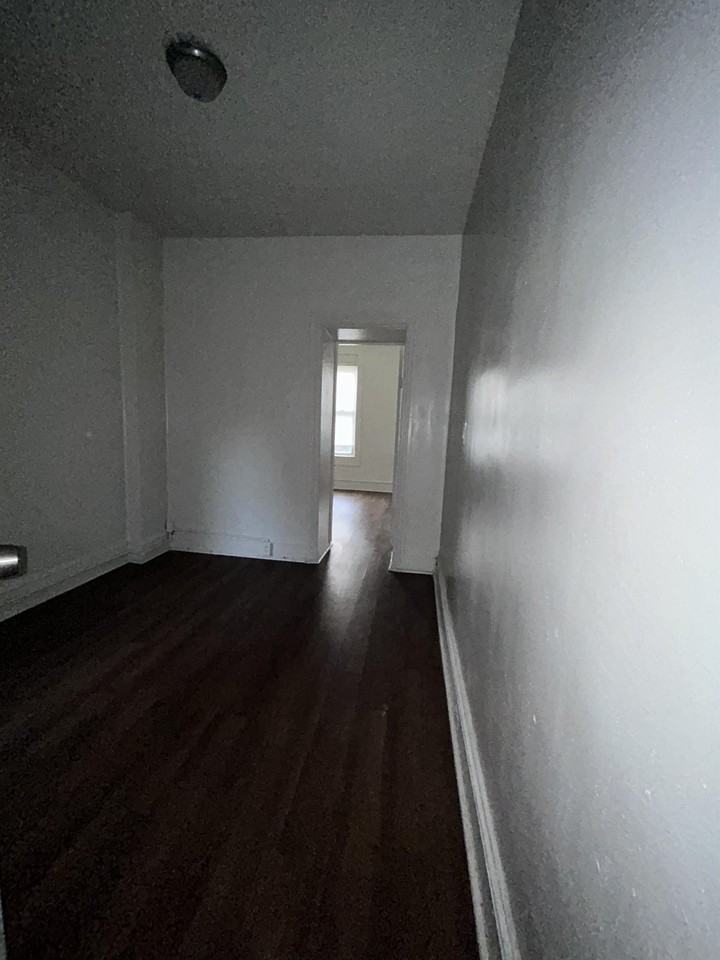 323 N 9th St #2 - Photo 4 of 6