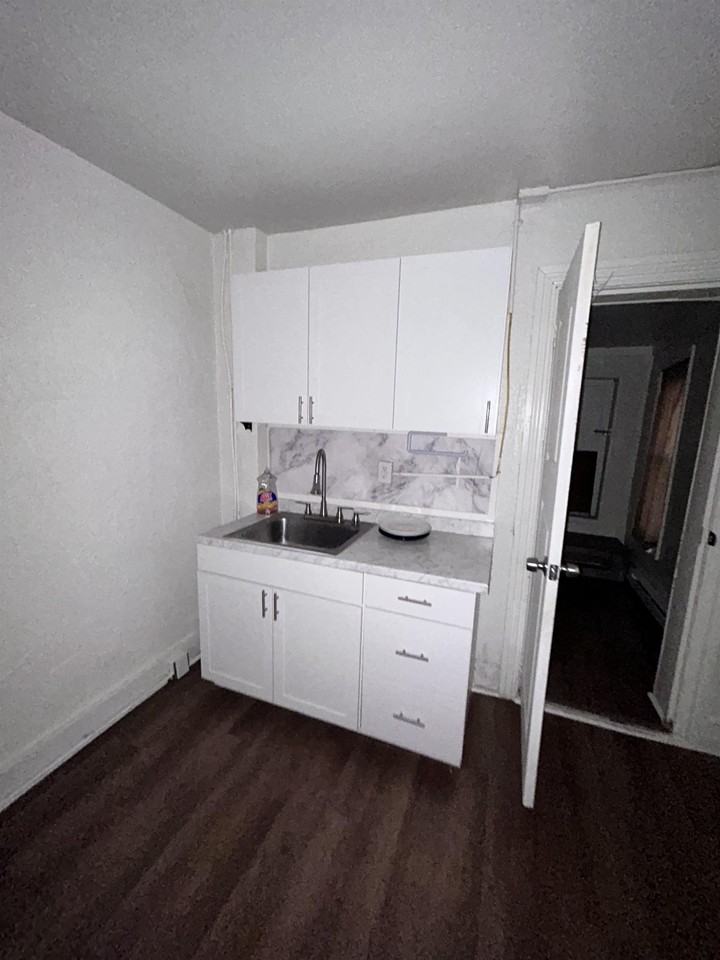 323 N 9th St #2 - Photo 6 of 6