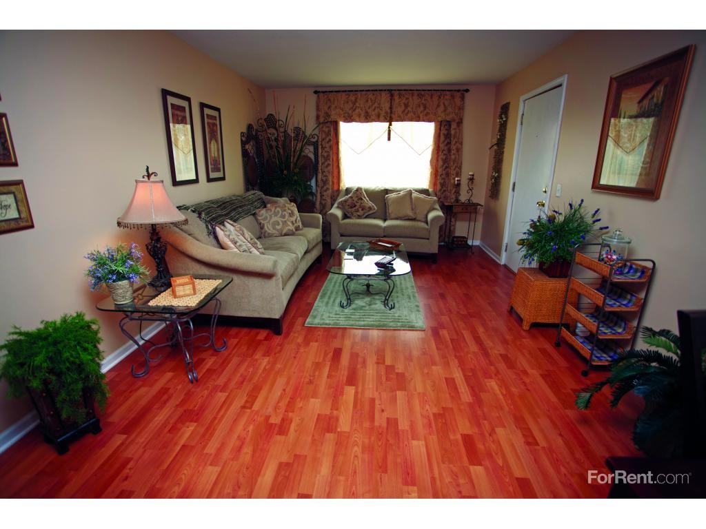 Clairborne Court Apartments - Photo 3 of 6