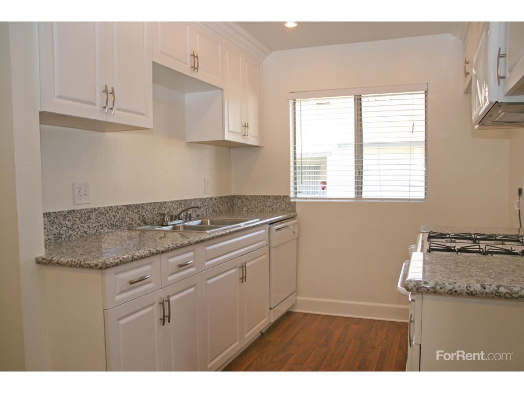 Lincoln Moody Apartments - Photo 3 of 19