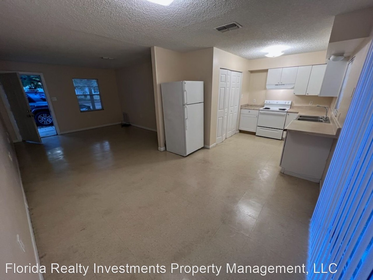 1335 E Parker St - Photo 3 of 13
