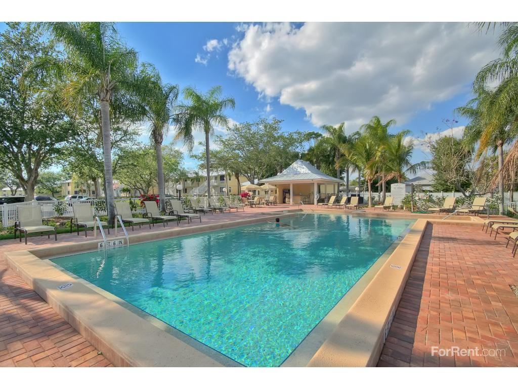 Naples 701 - Photo 2 of 19