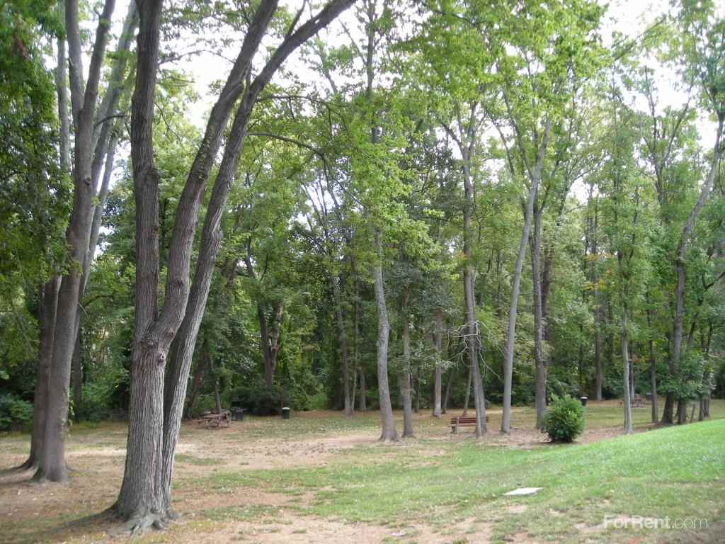 Fairfax Village Apts - Photo 3 of 9