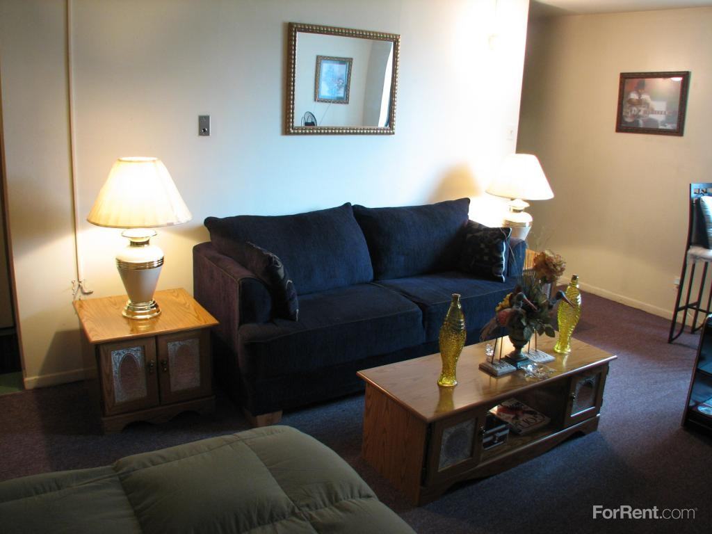 St. James Terrace Apartments - Photo 3 of 9